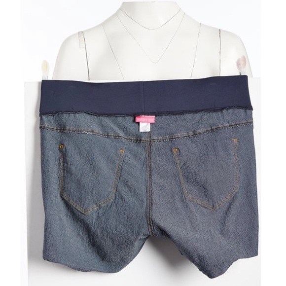 NWT maternity shorts - size Medium - Dark wash - Picture 3 of 3
